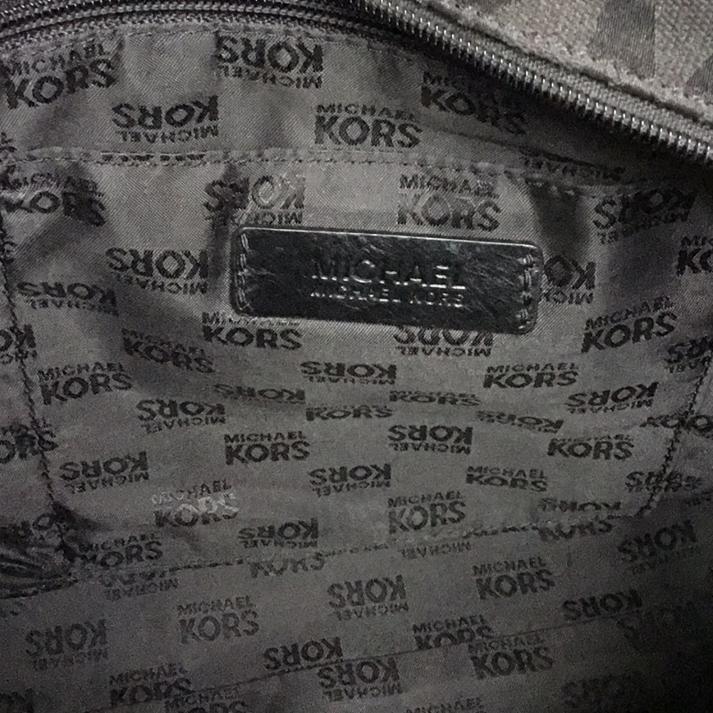 Micheal Kors MK Printed Fabric Tote - Picture 5 of 8